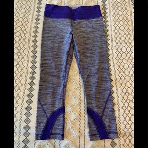 Lululemon Womens cropped size small purple leggings.